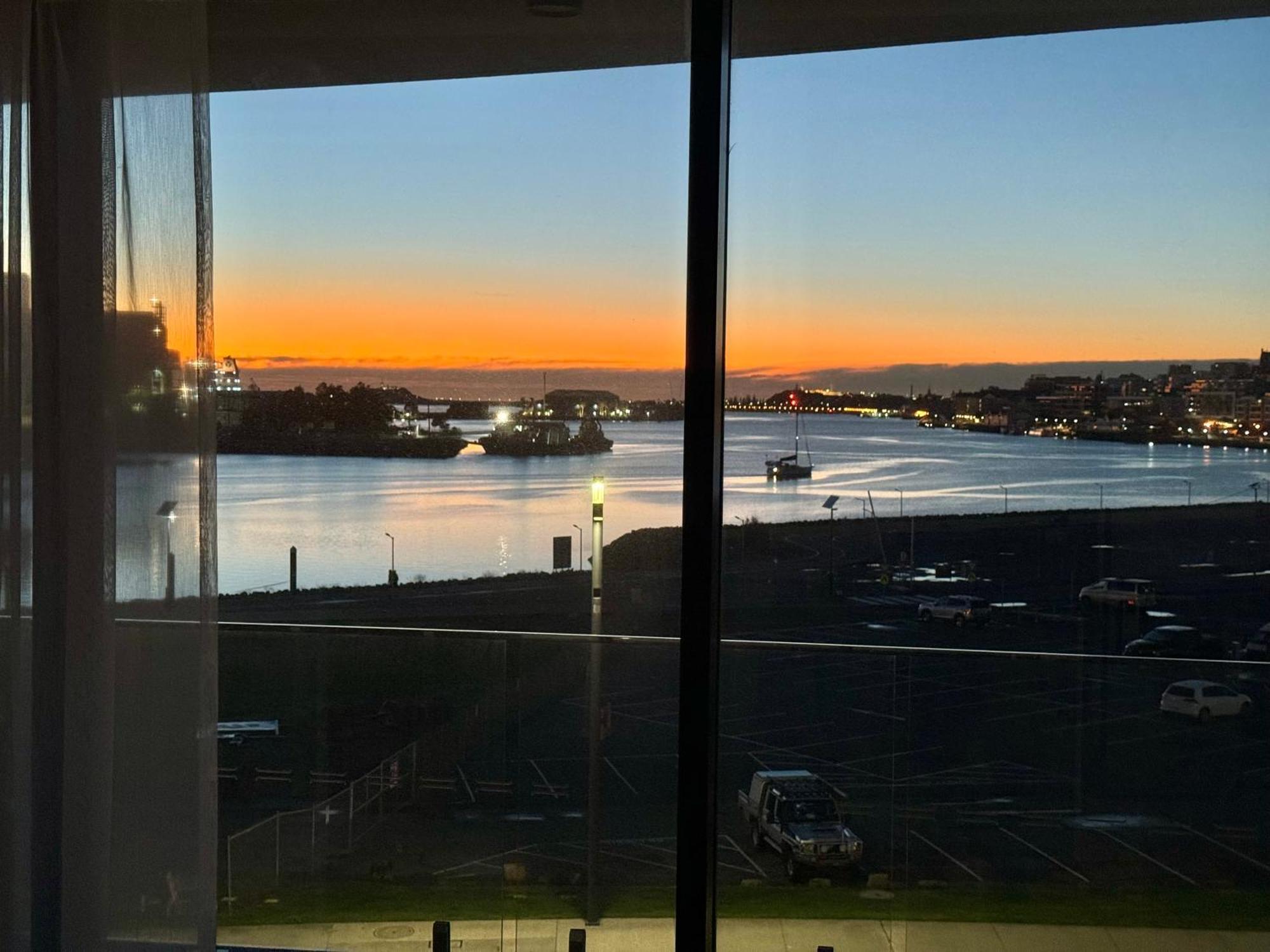 Harbour Towers, Newcastle'S Elite Apartment Stays, Free Parking & Tram Access Eksteriør bilde